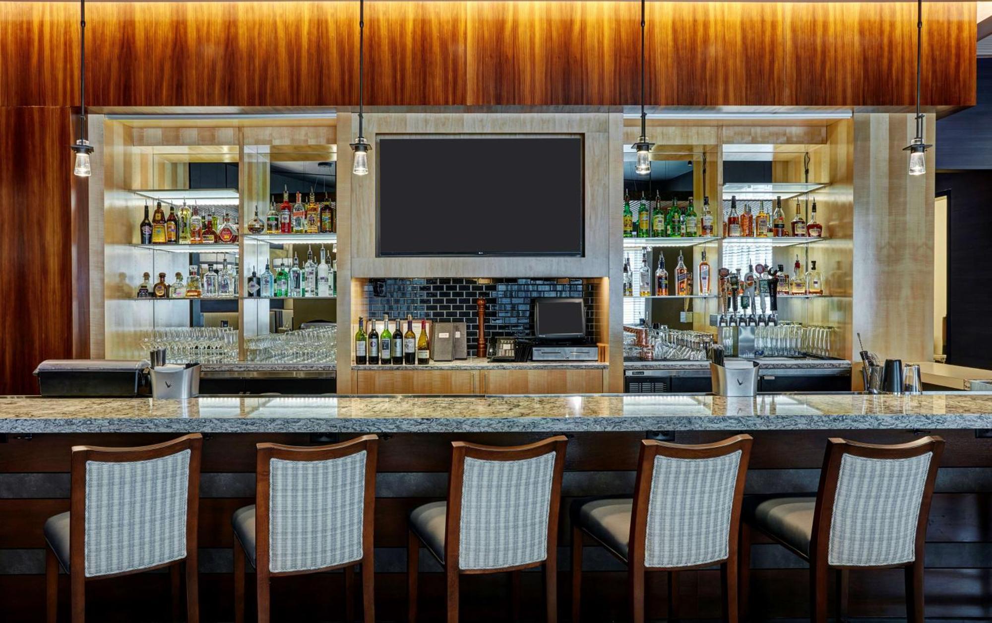 夏洛特盖特威村希尔顿逸林酒店 外观 照片